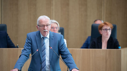 Michael Frisch scheidet aus dem rheinland-pfälzischen Landtag aus. Zuletzt saß der Trierer als fraktionsloser Abgeordneter im La Michael Frisch scheidet aus dem rheinland-pfälzischen Landtag aus. Zuletzt saß der Trierer als fraktionsloser Abgeordneter im La