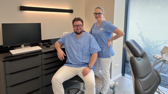 Das Ehepaar Philipp und Julia Miller spezialisiert sich in ihrer neuen Praxis Zahnzentrum Miller auf Angstpatienten. Das Ehepaar Philipp und Julia Miller spezialisiert sich in ihrer neuen Praxis Zahnzentrum Miller auf Angstpatienten.