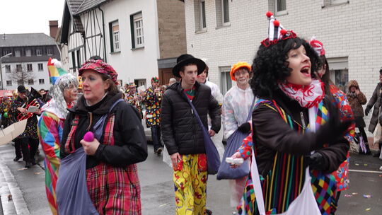 Die Burggeister kamen eher als Clowns daher. Die Burggeister kamen eher als Clowns daher.