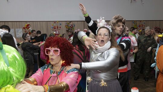 Gefeiert wurde in Algenrodt bis spät in die Nacht. Gefeiert wurde in Algenrodt bis spät in die Nacht.