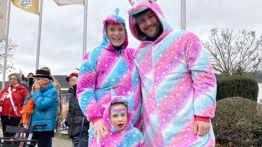 Schön warm eingepackt waren diese bunten Einhörner. Schön warm eingepackt waren diese bunten Einhörner.