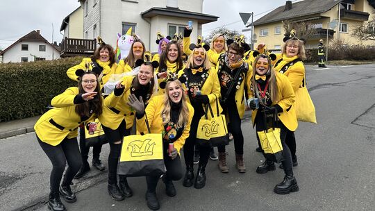 Weidenhahn: Die Dörnberger Möhnen sind immer gern gesehene Gäste mit ihrer ansteckenden Fröhlichkeit. Weidenhahn: Die Dörnberger Möhnen sind immer gern gesehene Gäste mit ihrer ansteckenden Fröhlichkeit.