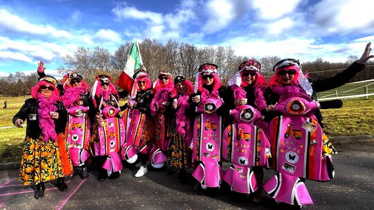 Die Tanzgruppe Betzdorf-Scheuerfeld bietet wie in jedem Jahr ein entzückendes Bild mit ihren farbenfrohen Kostümen. Die Tanzgruppe Betzdorf-Scheuerfeld bietet wie in jedem Jahr ein entzückendes Bild mit ihren farbenfrohen Kostümen.