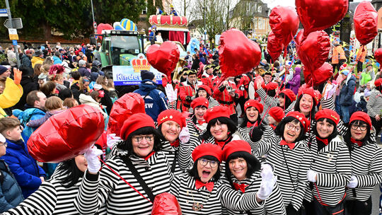 Frohsinn beim großen Veilchendienstagszug in Sinzig. Frohsinn beim großen Veilchendienstagszug in Sinzig.