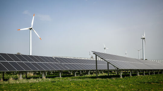 Bis 2030 soll der Strom in Rheinland-Pfalz vollständig aus erneuerbaren Energien kommen – das hat sich die Landesregierung vorge Bis 2030 soll der Strom in Rheinland-Pfalz vollständig aus erneuerbaren Energien kommen – das hat sich die Landesregierung vorge