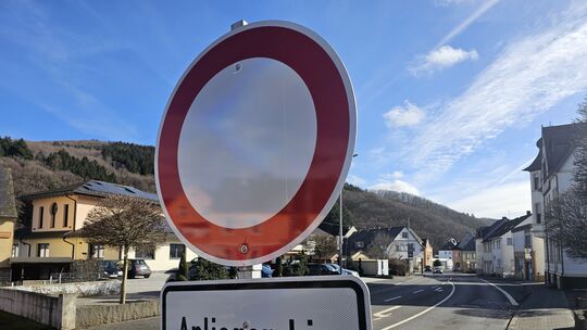 Ab Donnerstag ist die Tiefensteiner Straße aufgrund der Bauarbeiten wieder gesperrt. Das führt auch zu Änderungen beim Busfahrpl Ab Donnerstag ist die Tiefensteiner Straße aufgrund der Bauarbeiten wieder gesperrt. Das führt auch zu Änderungen beim Busfahrpl