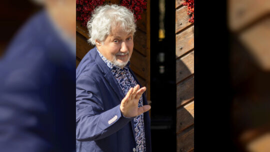 Nach vier erfolgreichen Jahrzehnten auf der Bühne kann man guten Gewissens „Arrivederci“ sagen. Konrad Beikircher macht im Dezem Nach vier erfolgreichen Jahrzehnten auf der Bühne kann man guten Gewissens „Arrivederci“ sagen. Konrad Beikircher macht im Dezem