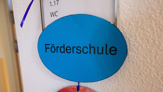 Immer wieder schlagen rheinland-pfälzische Schulen Alarm - jetzt kam ein solches Signal aus einer Förderschule. Für die CDU fähr Immer wieder schlagen rheinland-pfälzische Schulen Alarm - jetzt kam ein solches Signal aus einer Förderschule. Für die CDU fähr