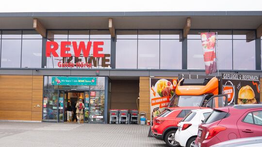 Rewe-Hörle wird modernisiert. Das Bild zeigt den Markt an einem der letzten Tage vor der Schließung auf Zeit. Rewe-Hörle wird modernisiert. Das Bild zeigt den Markt an einem der letzten Tage vor der Schließung auf Zeit.