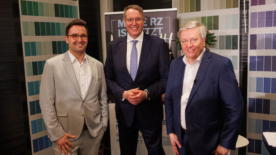 Chefredakteur Lars Hennemann (rechts) und Landeskorrespondent Bastian Hauck (links) haben Ministerpräsident und SPD-Spitzenkandi Chefredakteur Lars Hennemann (rechts) und Landeskorrespondent Bastian Hauck (links) haben Ministerpräsident und SPD-Spitzenkandi