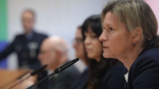 Simone Roeder von der Koblenzer Mordkommission hat den Cold Case Amy Lopez aus dem Jahr 1994 neu aufgerollt. Jetzt ist der Krimi Simone Roeder von der Koblenzer Mordkommission hat den Cold Case Amy Lopez aus dem Jahr 1994 neu aufgerollt. Jetzt ist der Krimi