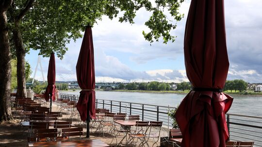 Bis man in den Biergärten von Neuwied sitzen kann, braucht man noch ein wenig Geduld. Bis man in den Biergärten von Neuwied sitzen kann, braucht man noch ein wenig Geduld.