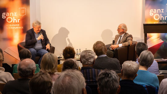 Ein Abend, der Lust macht auf unsere Sprache: Professor Roland Kaehlbrandt (rechts) im Gespräch mit RZ-Chefredakteur Lars Hennem Ein Abend, der Lust macht auf unsere Sprache: Professor Roland Kaehlbrandt (rechts) im Gespräch mit RZ-Chefredakteur Lars Hennem