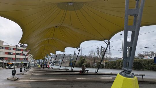 Am hellichten Tag soll die Attacke auf den 47-Jährigen am Betzdorfer Busbahnhof passiert sein. Am hellichten Tag soll die Attacke auf den 47-Jährigen am Betzdorfer Busbahnhof passiert sein.