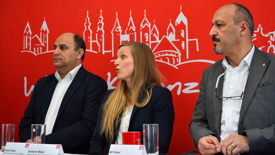 Erdal Tahta, Betriebsratsvorsitzender ZF Koblenz und Verhandlungsführer von Seiten des Gesamtbetriebsrats im Ausgliederungsproze Erdal Tahta, Betriebsratsvorsitzender ZF Koblenz und Verhandlungsführer von Seiten des Gesamtbetriebsrats im Ausgliederungsproze