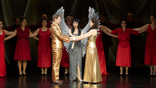 Am Ende siegt doch die Liebe im Finale der Neuinszenierung von Glucks "Orfeo ed Euridice" am Theater Koblenz. Am Ende siegt doch die Liebe im Finale der Neuinszenierung von Glucks "Orfeo ed Euridice" am Theater Koblenz.