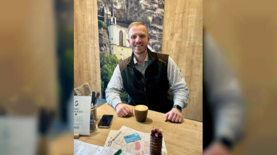 Im Café Maje traf der NZ-Reporter Frederik Grüneberg, CDU-Direktkandidat im Wahlkreis 19 für die Landtagswahl am 22. März. Im Café Maje traf der NZ-Reporter Frederik Grüneberg, CDU-Direktkandidat im Wahlkreis 19 für die Landtagswahl am 22. März.