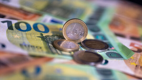 Der Schwerpunkt „Kommunale Finanzen" ist ein zentrales Thema im Vorfeld der Landtagswahl 2026. Das Konnexitätsprinzip spielt ein Der Schwerpunkt „Kommunale Finanzen" ist ein zentrales Thema im Vorfeld der Landtagswahl 2026. Das Konnexitätsprinzip spielt ein