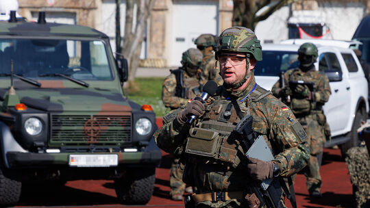 Polizeien aus verschiedenden Bundesländern und des Bundes trainieren mit der Bundeswehr das Zusammenwirken bei terroristischen B Polizeien aus verschiedenden Bundesländern und des Bundes trainieren mit der Bundeswehr das Zusammenwirken bei terroristischen B