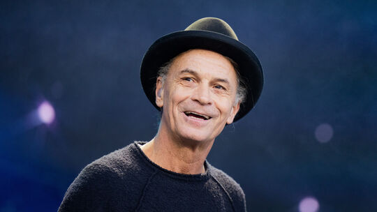 Peter Brings gehörte 1991 zu den Gründungsmitgliedern von Brings. Heute blickt er zurück auf 35 Jahre Bandgeschichte, die neben Peter Brings gehörte 1991 zu den Gründungsmitgliedern von Brings. Heute blickt er zurück auf 35 Jahre Bandgeschichte, die neben