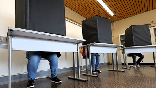 Der Wahlkreis 4 besteht nicht nur aus Neuwied. Auch in den Verbandsgemeinden Puderbach und Dierdorf haben die Menschen gewählt. Der Wahlkreis 4 besteht nicht nur aus Neuwied. Auch in den Verbandsgemeinden Puderbach und Dierdorf haben die Menschen gewählt.