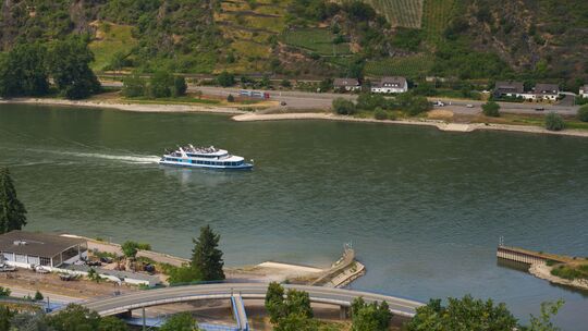 Das Rheintal bei Wellmich und Fellen, aufgenommen mit einer Drohne. An dieser Stelle ist der Bau der Mittelrheinbrücke geplant. Das Rheintal bei Wellmich und Fellen, aufgenommen mit einer Drohne. An dieser Stelle ist der Bau der Mittelrheinbrücke geplant.