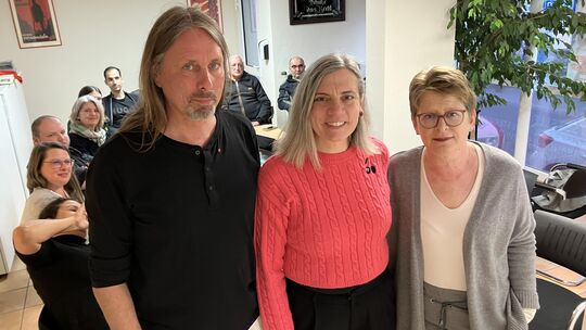 Tanja Machalet (von rechts) erlebt den enttäuschenden Wahlabend mit Landtagskandidatin Caroline Albert-Woll und B-Kandidat René Tanja Machalet (von rechts) erlebt den enttäuschenden Wahlabend mit Landtagskandidatin Caroline Albert-Woll und B-Kandidat René