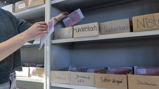 Auch in der VG Hachenburg haben viele Wähler die Briefwahl zur Stimmabgabe genutzt. Gesammelt wurden die Stimmzettel zunächst in Auch in der VG Hachenburg haben viele Wähler die Briefwahl zur Stimmabgabe genutzt. Gesammelt wurden die Stimmzettel zunächst in