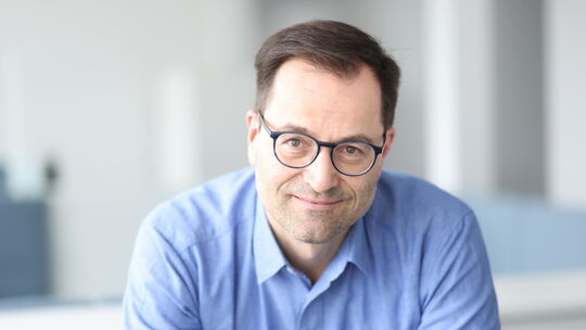 Vertrauen der Leute gewinnt, wer Nähe wagt, findet unser Redaktionsleiter Ralf Grün. Vertrauen der Leute gewinnt, wer Nähe wagt, findet unser Redaktionsleiter Ralf Grün.