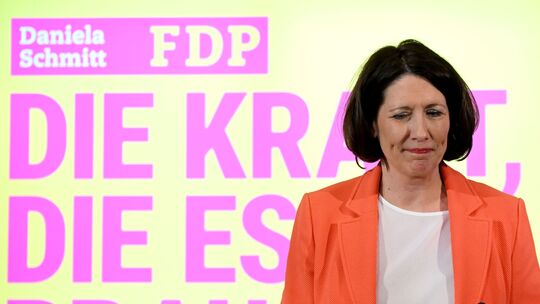 Zum zweiten Mal führte Daniela Schmitt die rheinland-pfälzische FDP in eine Landtagswahl. Diesmal scheiterten die Liberalen deut Zum zweiten Mal führte Daniela Schmitt die rheinland-pfälzische FDP in eine Landtagswahl. Diesmal scheiterten die Liberalen deut
