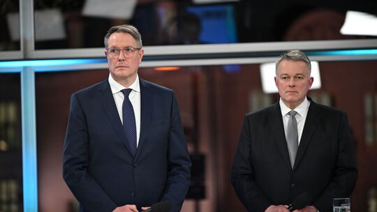 Diese beiden Herren führen ihre Parteien in die anstehenden Sondierungen zur Bildung einer neuen Landesregierung: Wahlverlierer Diese beiden Herren führen ihre Parteien in die anstehenden Sondierungen zur Bildung einer neuen Landesregierung: Wahlverlierer