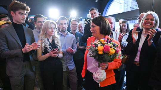 Die FDP sitzt künftig nicht mehr im rheinland-pfälzischen Landtag. Die Liberalen erhalten gerade einmal 2,1 Prozent der Zweitsti Die FDP sitzt künftig nicht mehr im rheinland-pfälzischen Landtag. Die Liberalen erhalten gerade einmal 2,1 Prozent der Zweitsti