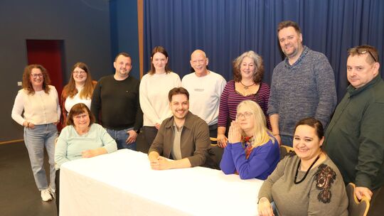 Das Ensemble der Mühlbacher bereitet drei heitere Theatertage vor. Das Ensemble der Mühlbacher bereitet drei heitere Theatertage vor.