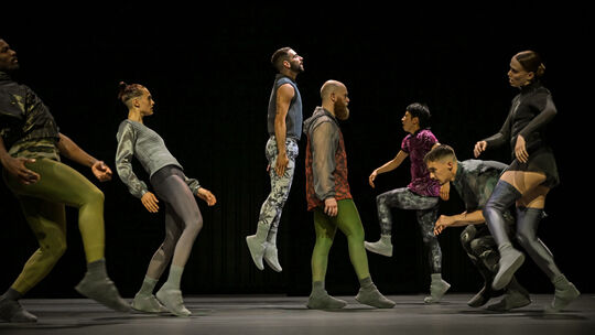 2022 erarbeitete die Schweizerin Rafaele Giovanola mit tanzmainz das Stück "Sphynx" und erhielt im selben Jahr dafür den Theater 2022 erarbeitete die Schweizerin Rafaele Giovanola mit tanzmainz das Stück "Sphynx" und erhielt im selben Jahr dafür den Theater