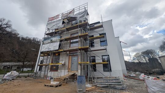 Gegenüber vom Netto entsteht in der Stadt Kirchen ein Gebäude, das Wohnen und ärztliche Versorgung miteinander verbindet. Gegenüber vom Netto entsteht in der Stadt Kirchen ein Gebäude, das Wohnen und ärztliche Versorgung miteinander verbindet.