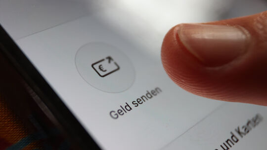 In einer App der Sparkasse ist die Option "Geld senden" über das System Wero zu sehen. Wero ist die digitale europäische Zahlung In einer App der Sparkasse ist die Option "Geld senden" über das System Wero zu sehen. Wero ist die digitale europäische Zahlung