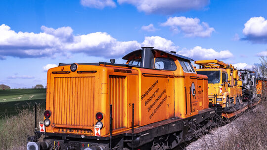 In der vergangenen Woche war der sogenannte Spülzug auf den Gleisen der Hunsrückquerbahn zu beobachten, wie hier bei Argenthal. In der vergangenen Woche war der sogenannte Spülzug auf den Gleisen der Hunsrückquerbahn zu beobachten, wie hier bei Argenthal.