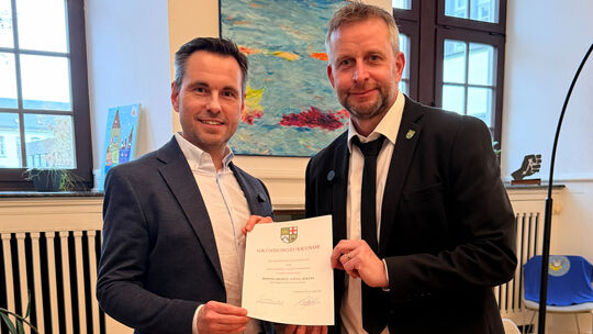 Nicht ernst gemeint - aber durchaus mit ernstem Hintergrund: Der Koblenzer Oberbürgermeister David Langner (links) und der Landr Nicht ernst gemeint - aber durchaus mit ernstem Hintergrund: Der Koblenzer Oberbürgermeister David Langner (links) und der Landr