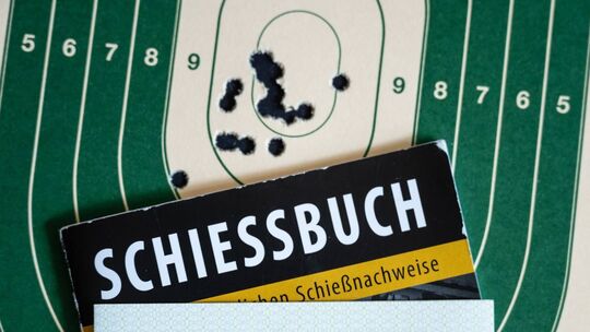 Mehrere Hundert Reichsbürger in Rheinland-Pfalz verfügen über Waffen. Mehrere Hundert Reichsbürger in Rheinland-Pfalz verfügen über Waffen.