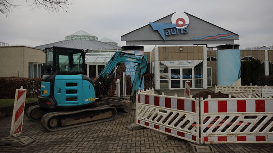 Das Freizeitbad Tauris in Mülheim-Kärlich hat seit vielen Jahren geschlossen. Das Freizeitbad Tauris in Mülheim-Kärlich hat seit vielen Jahren geschlossen.