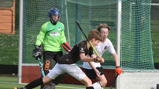 Das Turnier "Klasse statt Masse" eröffnet auch in diesem Jahr wieder die Hockeysaison im Salinental. Im Vorjahr traf der KHC (we Das Turnier "Klasse statt Masse" eröffnet auch in diesem Jahr wieder die Hockeysaison im Salinental. Im Vorjahr traf der KHC (we