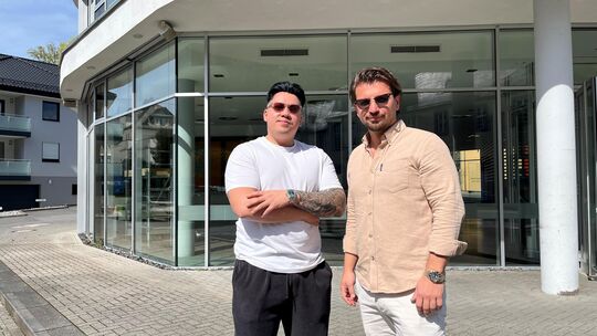 Duc Pham (links) und Fatmir Maliqi freuen sich auf die Eröffnung ihres Gastronomiebetriebs in der Montabaurer Bahnhofstraße. Duc Pham (links) und Fatmir Maliqi freuen sich auf die Eröffnung ihres Gastronomiebetriebs in der Montabaurer Bahnhofstraße.