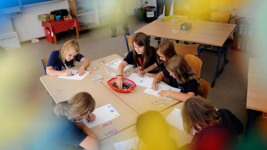 Sitzenbleiben ist in den ersten beiden Grundschuljahren eigentlich nicht vorgesehen, dennoch ist es möglich. Doch ist das Hocken Sitzenbleiben ist in den ersten beiden Grundschuljahren eigentlich nicht vorgesehen, dennoch ist es möglich. Doch ist das Hocken