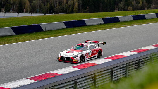 Tom Kalender ist mit gerade einmal 18 Jahren jüngster Pilot in der höchsten Motorsportliga Deutschlands und startet bereits in s Tom Kalender ist mit gerade einmal 18 Jahren jüngster Pilot in der höchsten Motorsportliga Deutschlands und startet bereits in s