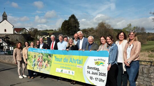 Bei einer Pressekonferenz in Blankenheim wurde das Programm der "Tour de Ahrtal" 2026 vorgestellt. Bei einer Pressekonferenz in Blankenheim wurde das Programm der "Tour de Ahrtal" 2026 vorgestellt.