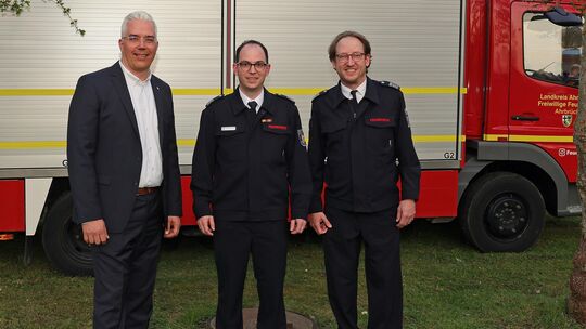 VG-Bürgermeister Dominik Gieler (von links), Wehrleiter Florian Ulrich und stellvertretender Brand- und Katastrophenschutzinspek VG-Bürgermeister Dominik Gieler (von links), Wehrleiter Florian Ulrich und stellvertretender Brand- und Katastrophenschutzinspek