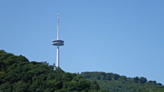 Der Fernmeldturm auf dem Kühkopf im Koblenzer Stadtwald hat die Signale zum Teil nicht richtig vom Satelliten bekommen und konnt Der Fernmeldturm auf dem Kühkopf im Koblenzer Stadtwald hat die Signale zum Teil nicht richtig vom Satelliten bekommen und konnt