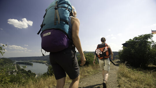 Der Rheinsteig lockt zahlreiche Touristen in die Region. Der Wanderweg erstreckt sich zwischen Bonn, Koblenz und Wiesbaden auf r Der Rheinsteig lockt zahlreiche Touristen in die Region. Der Wanderweg erstreckt sich zwischen Bonn, Koblenz und Wiesbaden auf r
