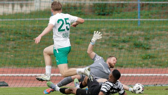 Die Reserve von Mülheim-Kärlich will vollen Einsatz zeigen, wie hier Ben Vulicevic (Nummer 25) im Spiel gegen Mayen. Die Reserve von Mülheim-Kärlich will vollen Einsatz zeigen, wie hier Ben Vulicevic (Nummer 25) im Spiel gegen Mayen.