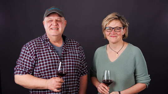 Kristine Bäder und René Harth sind die Hosts im neuen Weinpodcast der Rhein-Zeitung "Kork & Schrauber". Kristine Bäder und René Harth sind die Hosts im neuen Weinpodcast der Rhein-Zeitung "Kork & Schrauber".